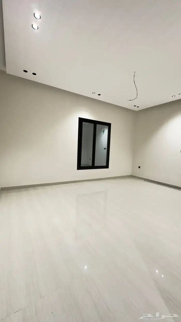 للبيع شقه دبلكس حي احد مساحه 230متر 3