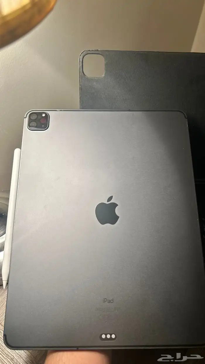 آيباد 12.6 انش 2022 مع قلم أبل وكيبورد 1