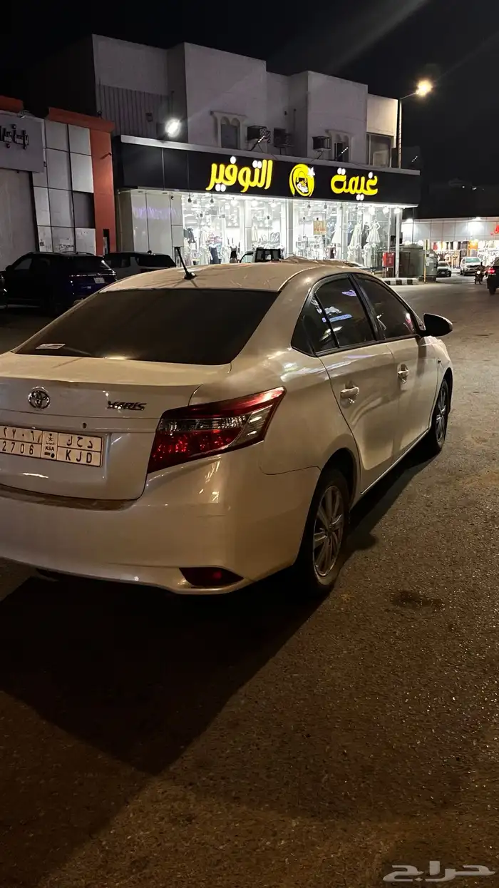 يارس 2017 ماشية 200الف حارق البويا كامل يوجد حكه غير ملاحظه 2