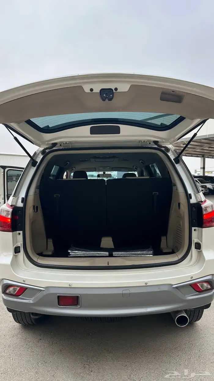 ايسوزو ام يو اكس 15