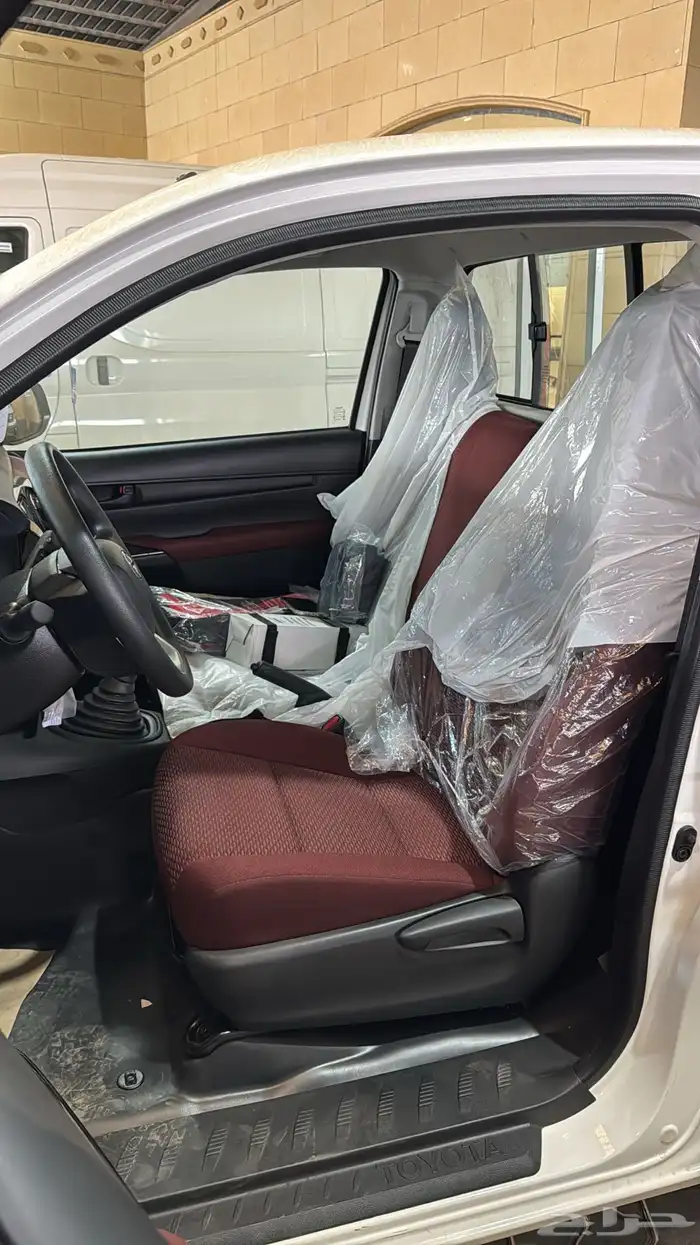 تويوتا هايلوكس فئة GLX غمارة بنزين 2025 8