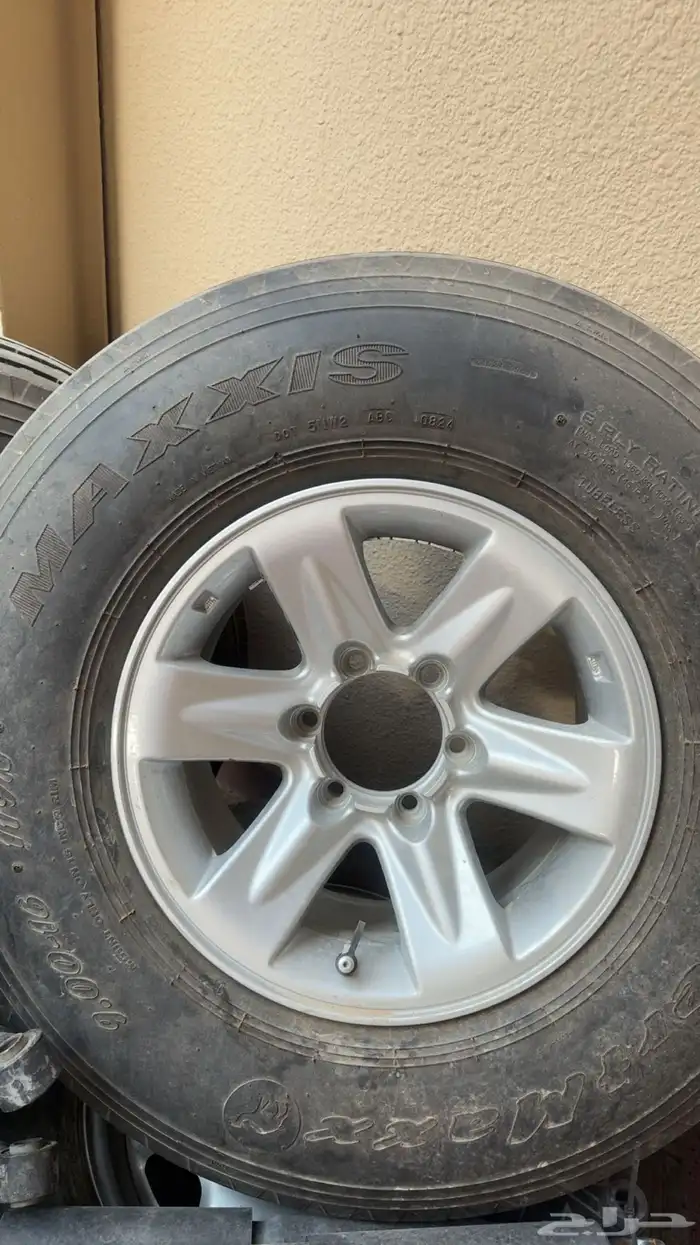 كفرات بالون ماكسس 900 قياس 16 تاريخ جديد نظيف وجنوط فتك 0