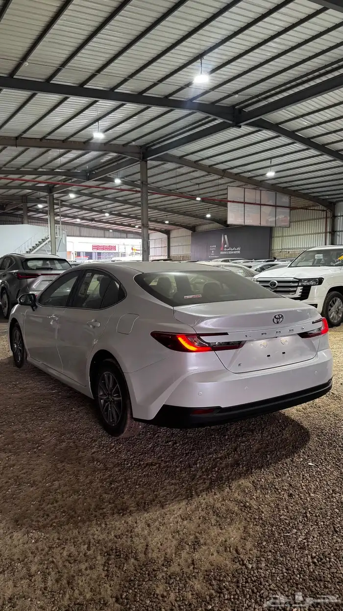 تايوتا كامري 2025 فئة E وارد الوكيل 113 500 4