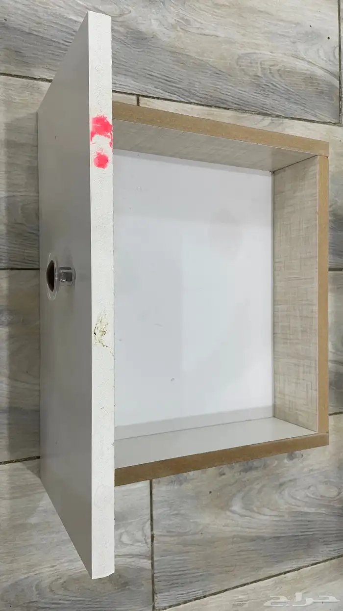 كومودينه بيضاء فيها درجين 4