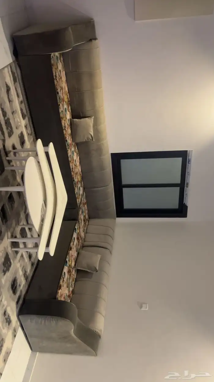 كنب صاله 4 مع الطاولات نظيف سبب البيع نقلت ولا جاء ف الصاله 4