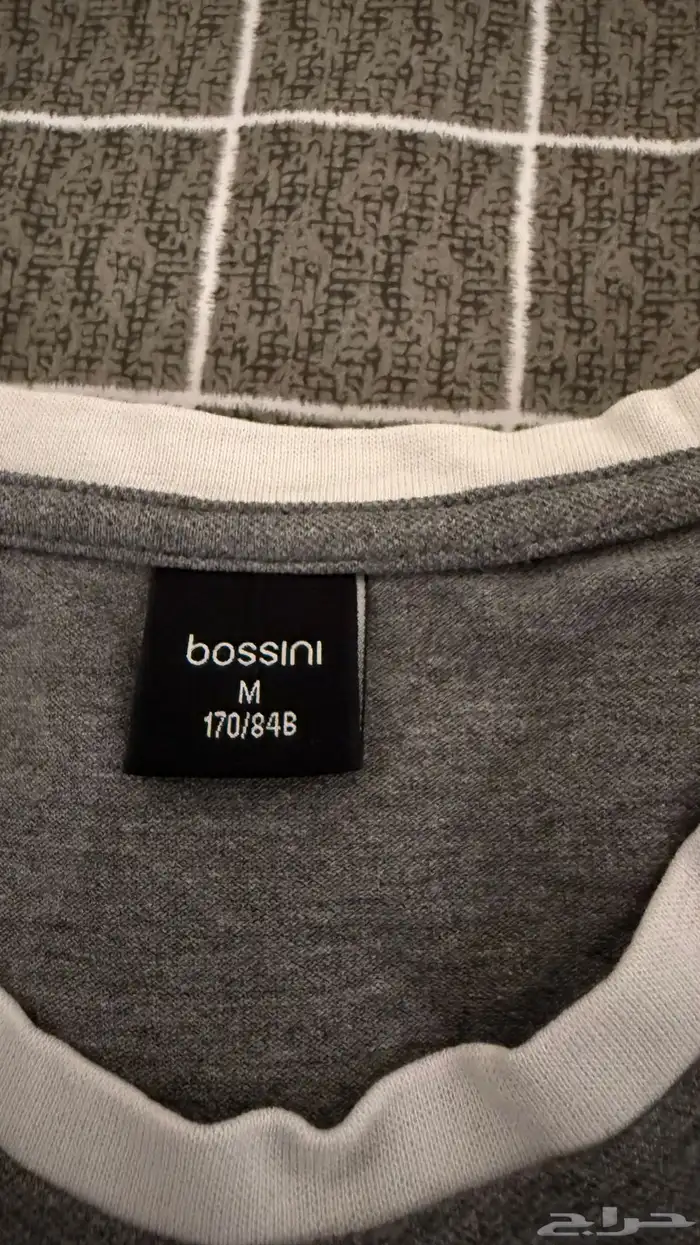 تيشيرت رصاصي مستعمل مقاس M 3