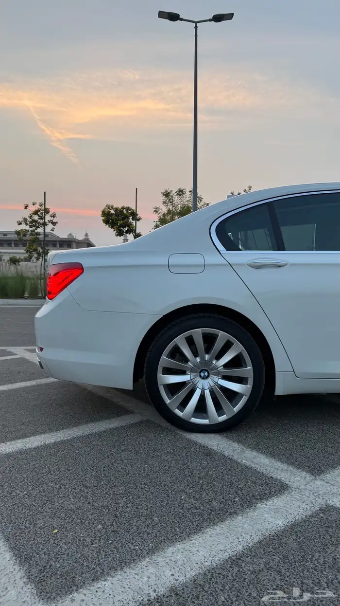 بي ام دبليو 740 فل كامل (( نظيف جد ا )) 12