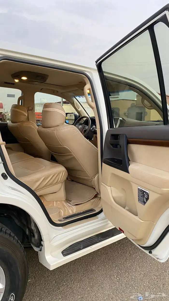 لاند كروزر 2016 مخزن مالك اول 20