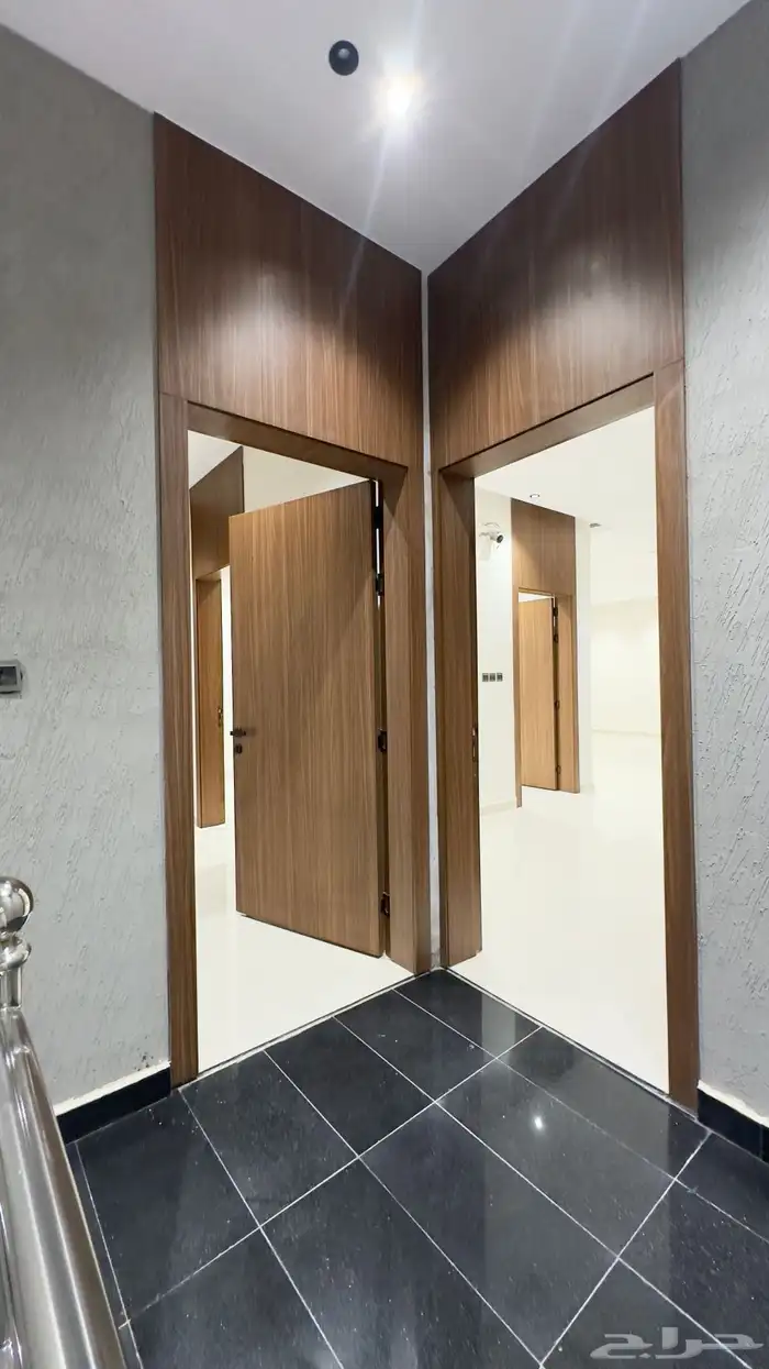 للبيع شقه دبلكس حي احد مساحه 230متر 2