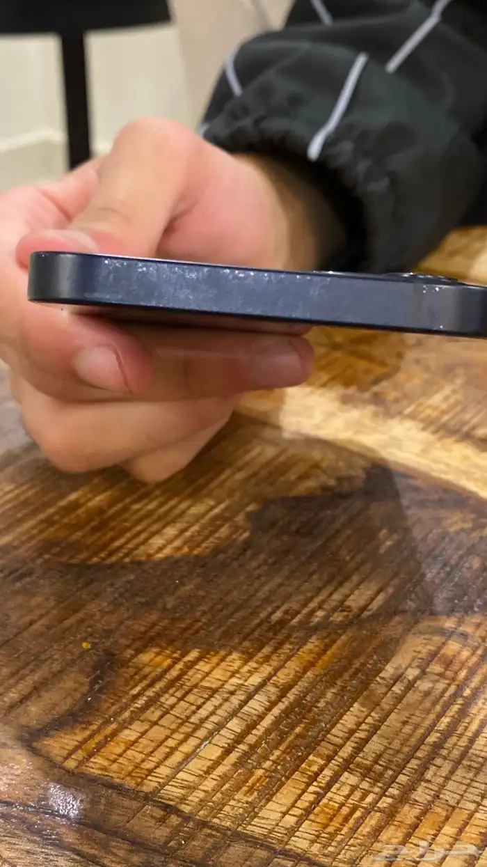 ايفون 12 اسود 4