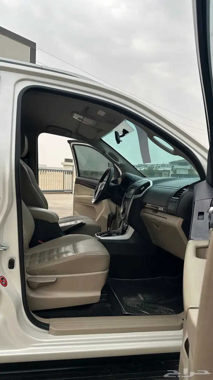 ايسوزو ام يو اكس 13