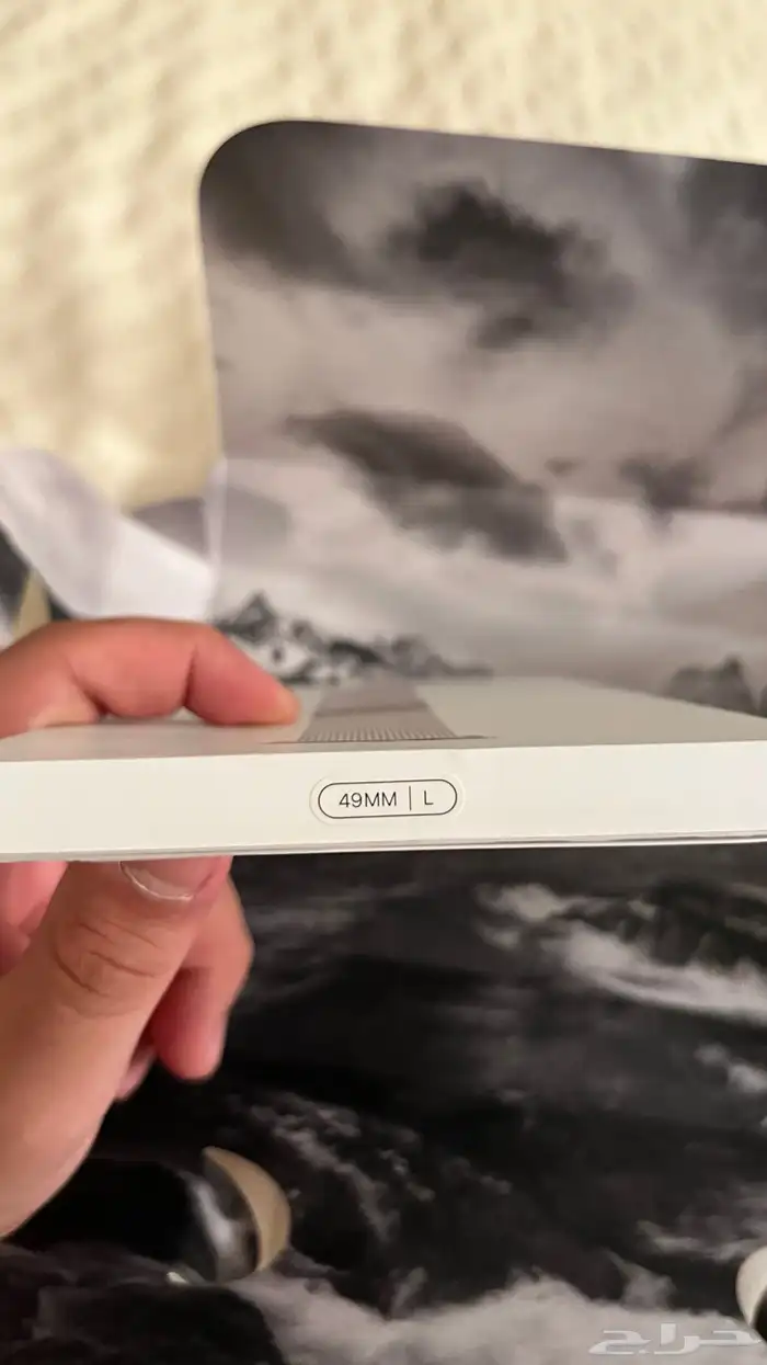 ساعه ابل الترا 3ميلانيز اللون فضي 3