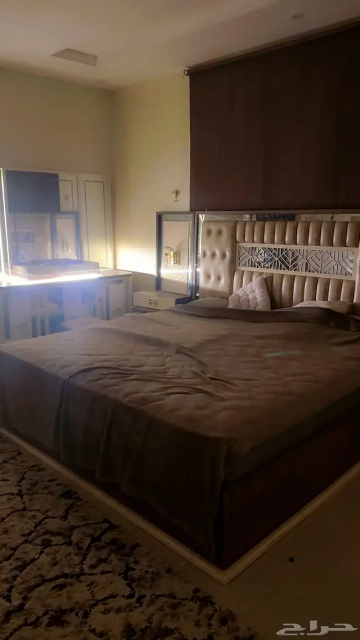 غرفه شبه جديده سبب البيع تغير البيت قيمة الشراء 9000 1