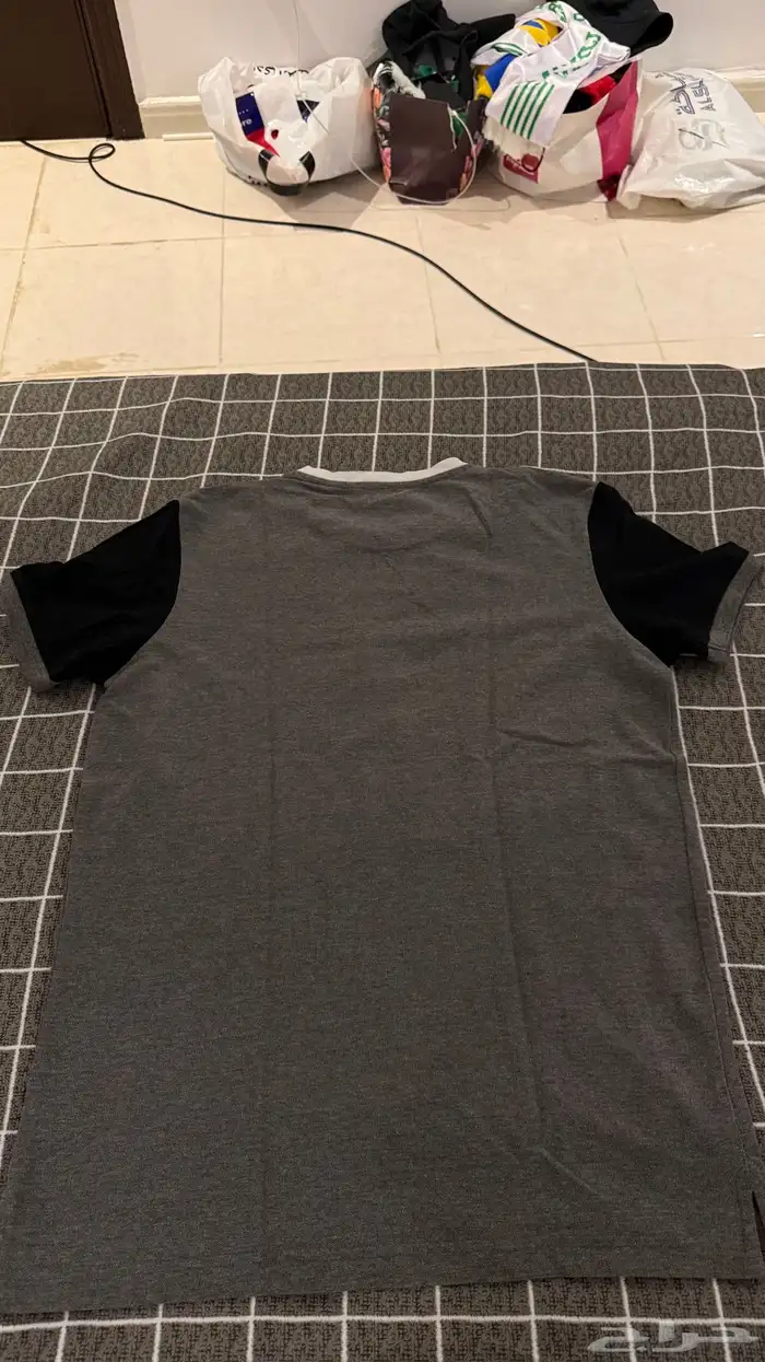 تيشيرت رصاصي مستعمل مقاس M 1
