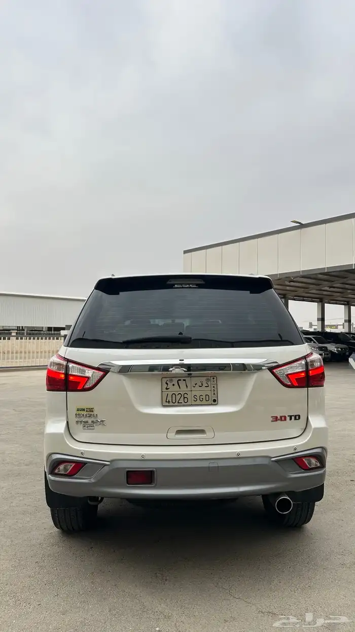 ايسوزو ام يو اكس 5