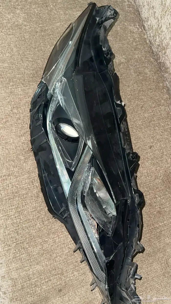 للبيع شمعة كامري يمين اصليه فقط تحتاج قزازة 21 22 23 24 3