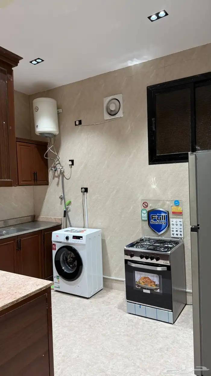 شقة للإيجار عوائل الشهري 16