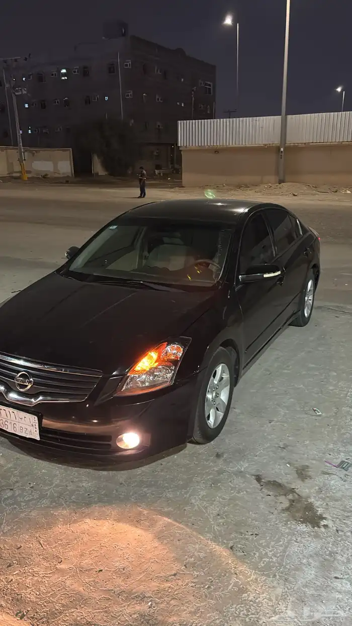 التيما 2009 نظيفه منوه المستخدم للبيع او البدل المناسب 2