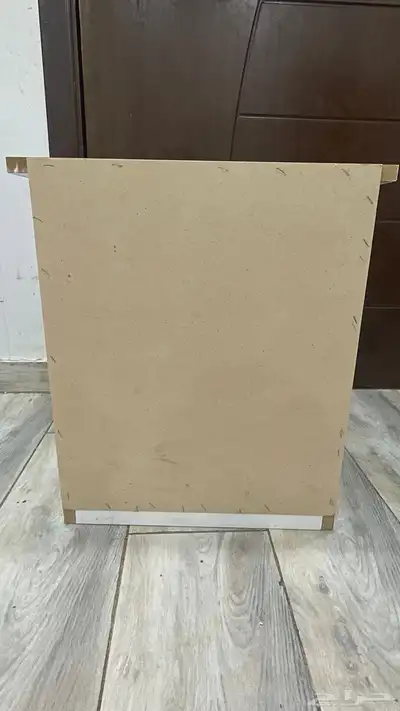 كومودينه بيضاء فيها درجين index