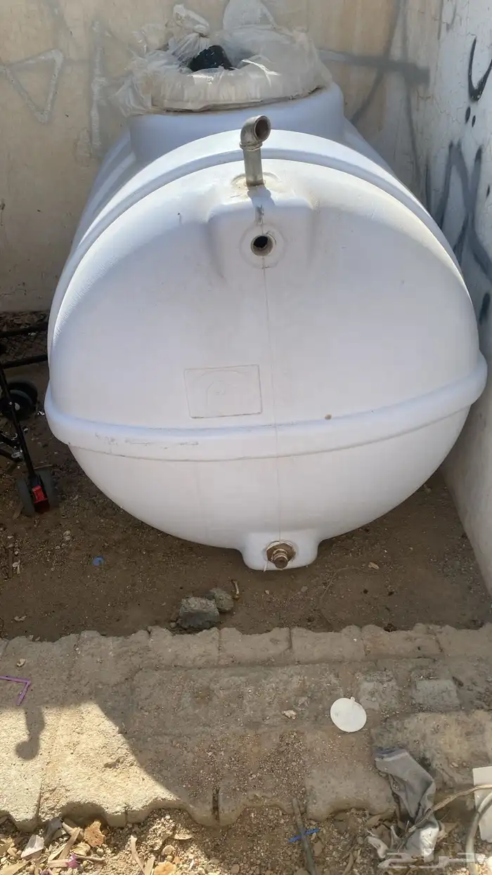 خزان للبيع بحاله جيده استخدام 3شهورالمهيدب 1000لتر 0
