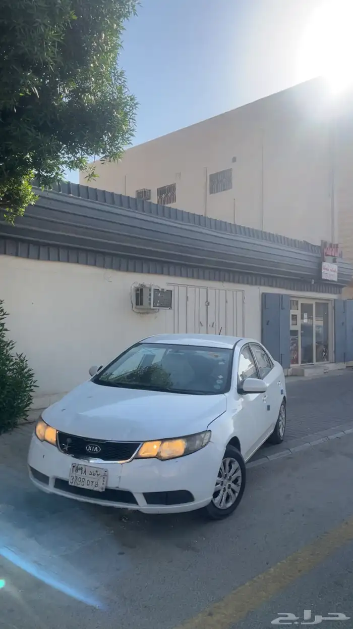 للبيع كيا سيراتو م 2012 3