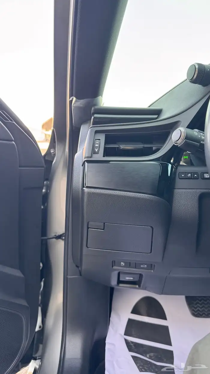 للبيع لكزس AA ES250 - 2023 بحالة الوكاله 17