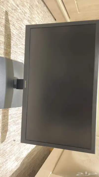 شاشه قيمينق مافيها ولا شي مع جميع اسلاكها وكاله 0