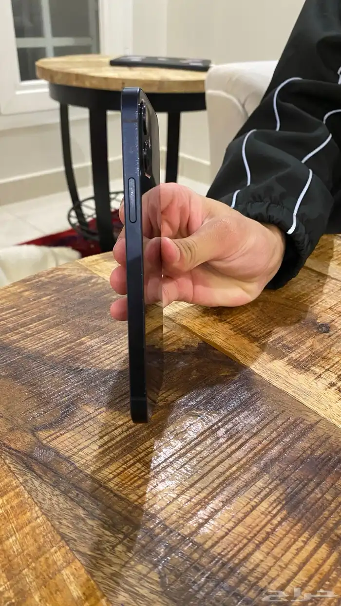 ايفون 12 اسود 7