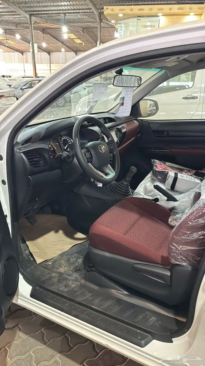 تويوتا هايلوكس فئة GLX غمارة بنزين 2025 7