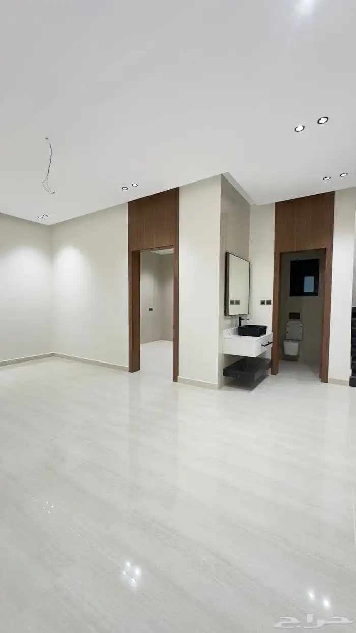 للبيع شقه دبلكس حي احد مساحه 230متر 10