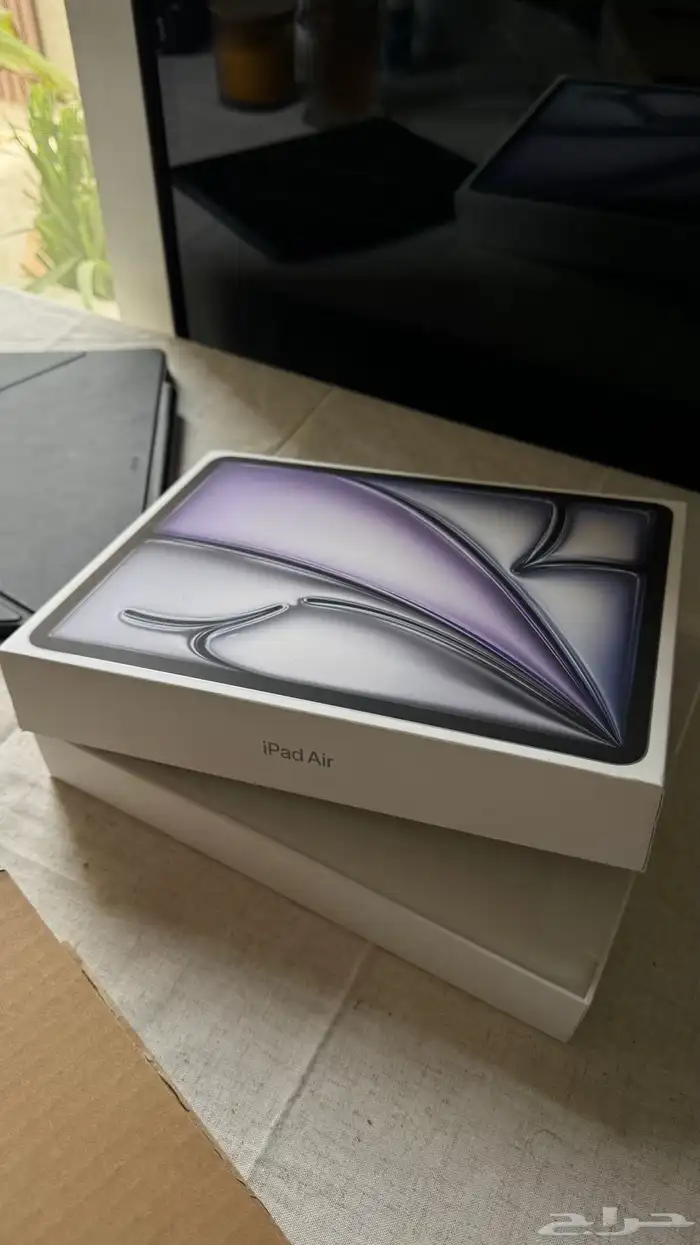 ايباد اير 13 انش معالج M2 7