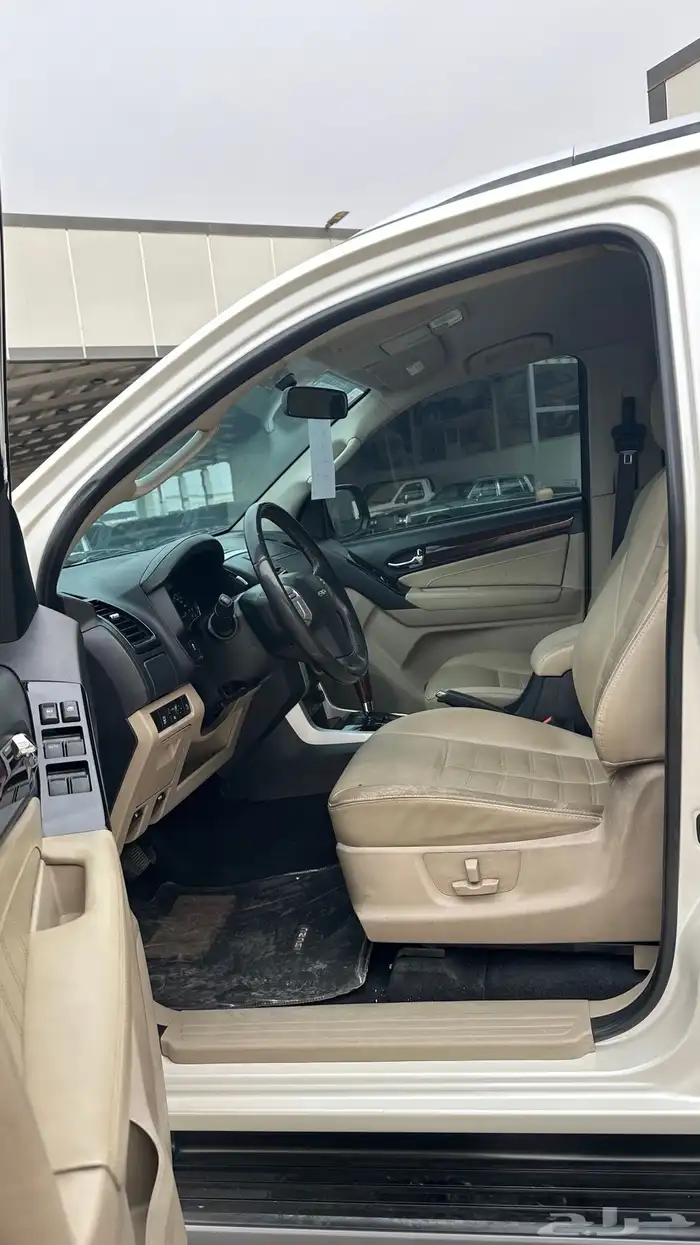 ايسوزو ام يو اكس 6