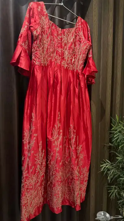 فستان مطرز index