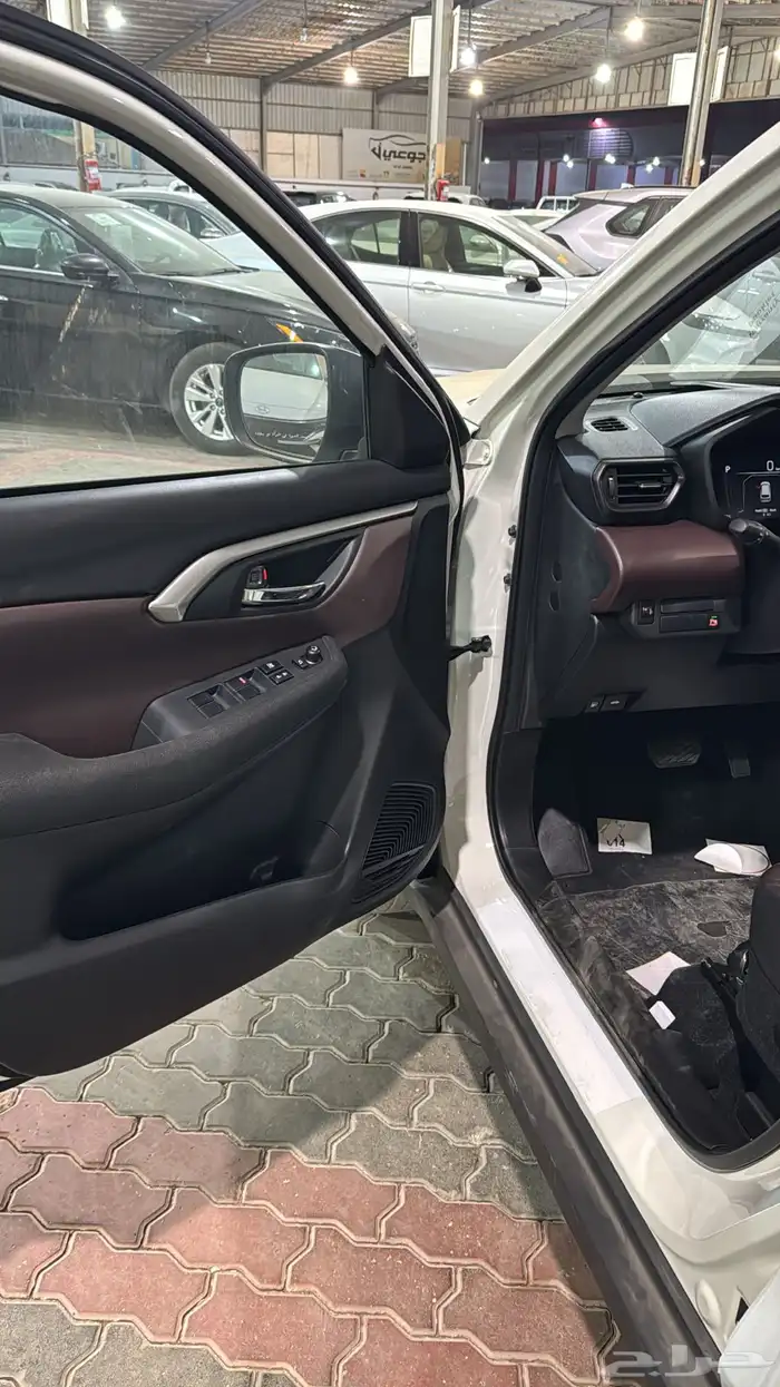 تويوتا اوربان فئة GL بنزين 2026 6