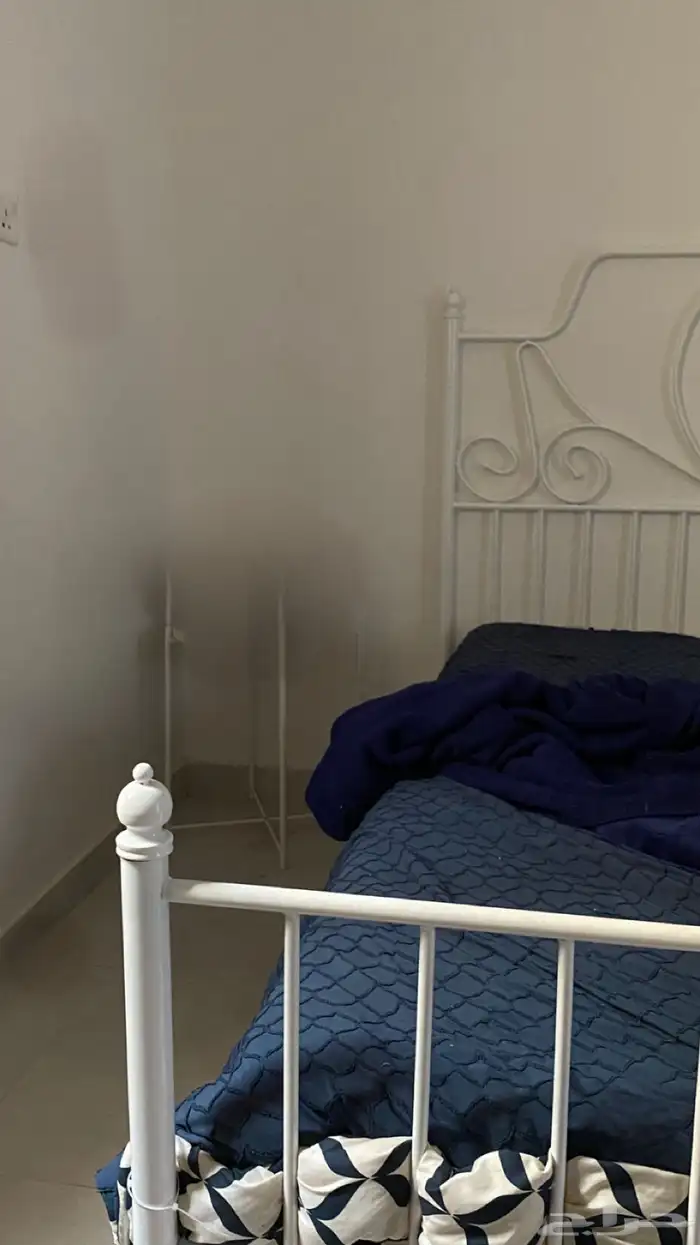 سرير من ايكيا 0