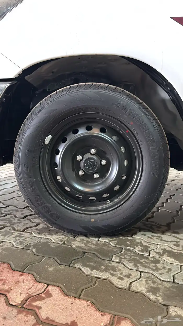 تويوتا هايلوكس فئة GLX غمارة بنزين 2025 4