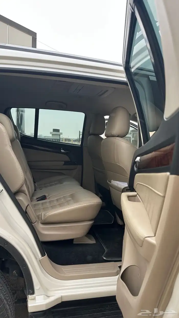 ايسوزو ام يو اكس 12