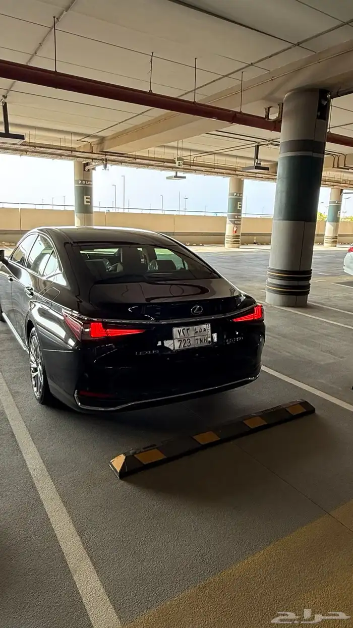 لكزس es250 2024 اسود 5