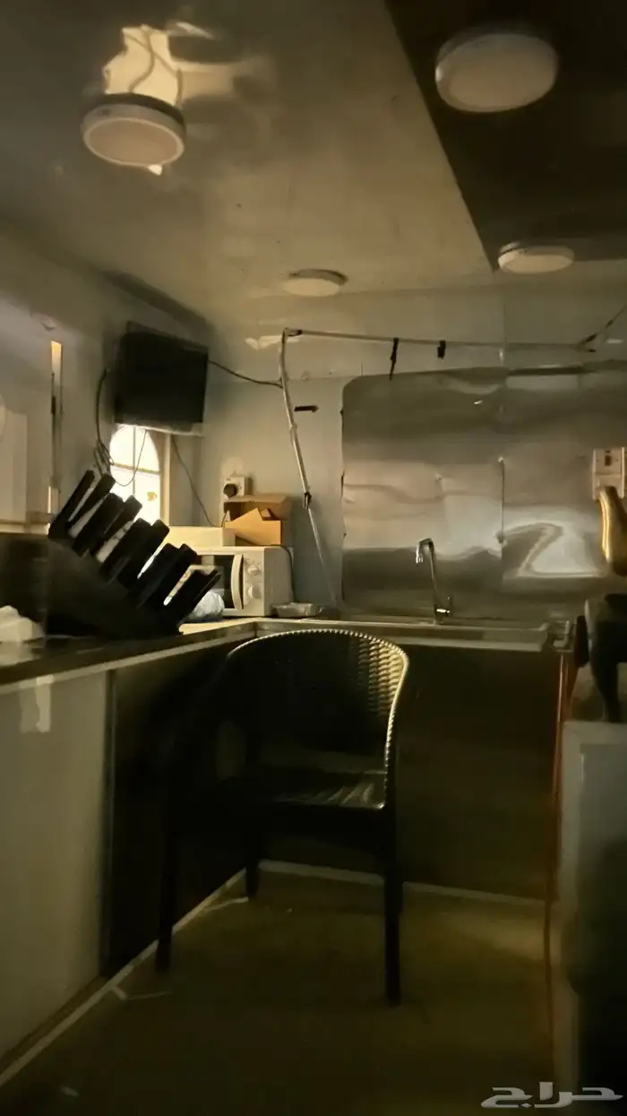 للبيع فود ترك بملحقاته . 1