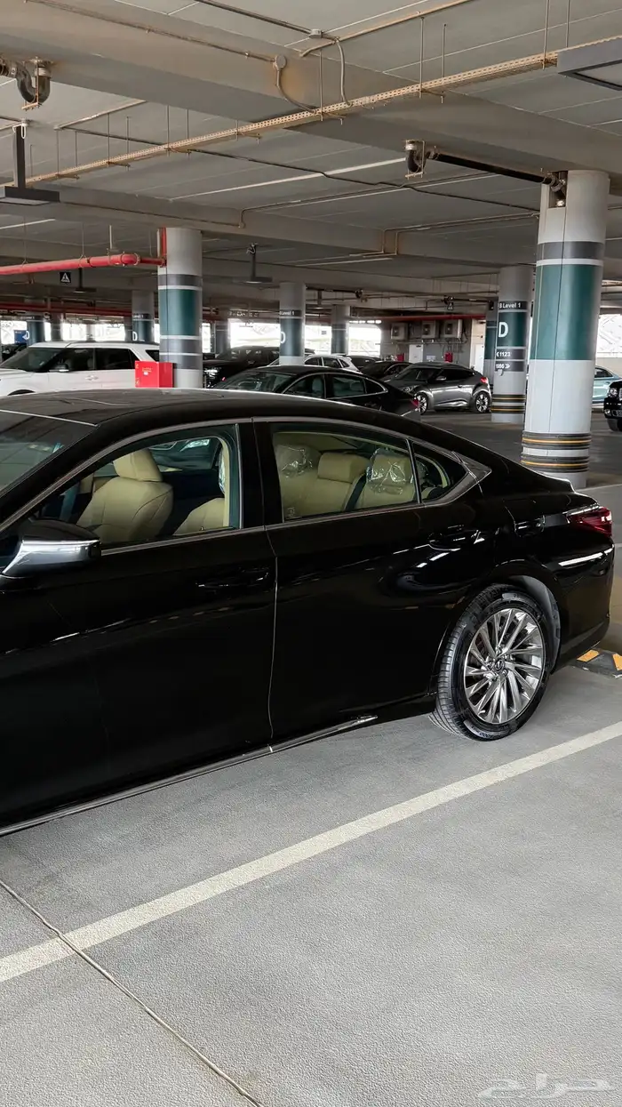 لكزس es250 2024 اسود 7