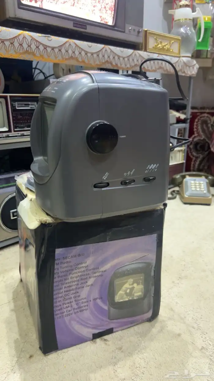 تلفزيون قديم صغير 2
