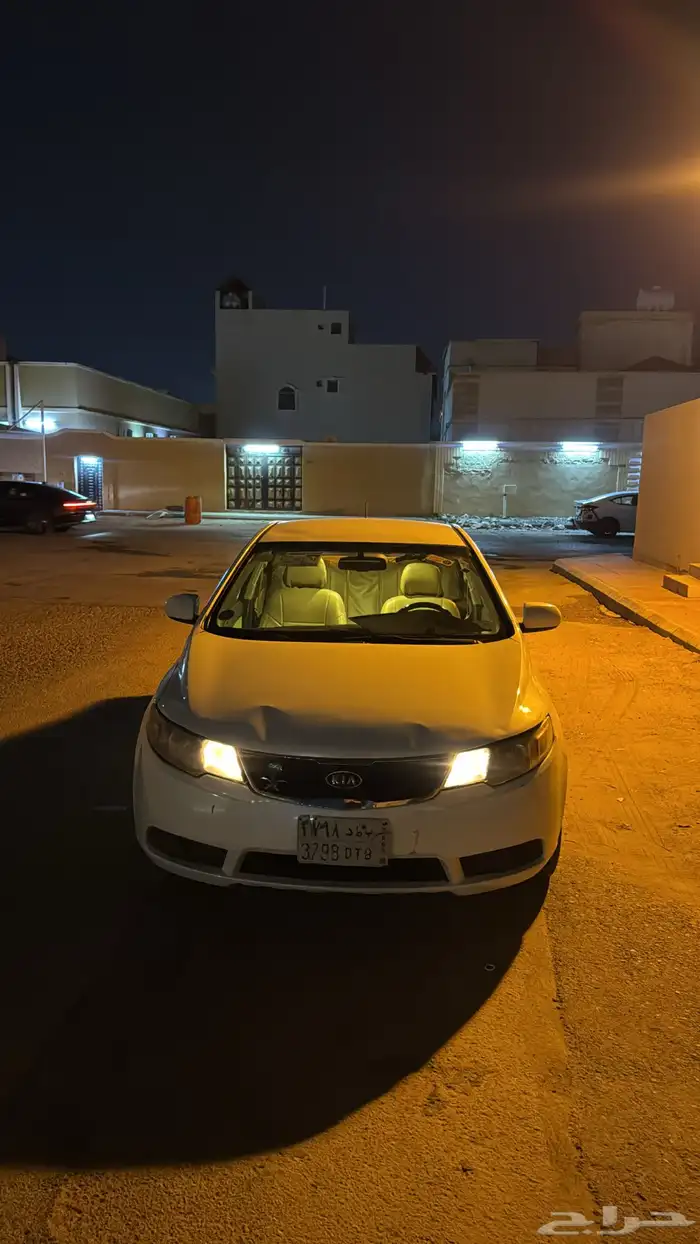 للبيع كيا سيراتو م 2012 10