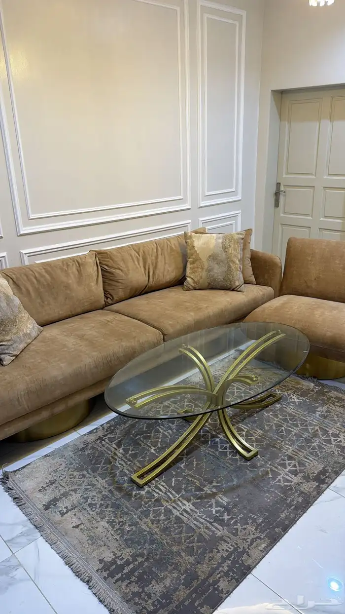 كنب للبيع من سنتر هوم 4 مقاعد وكنبه فريده وطاوله تلفزيون 1