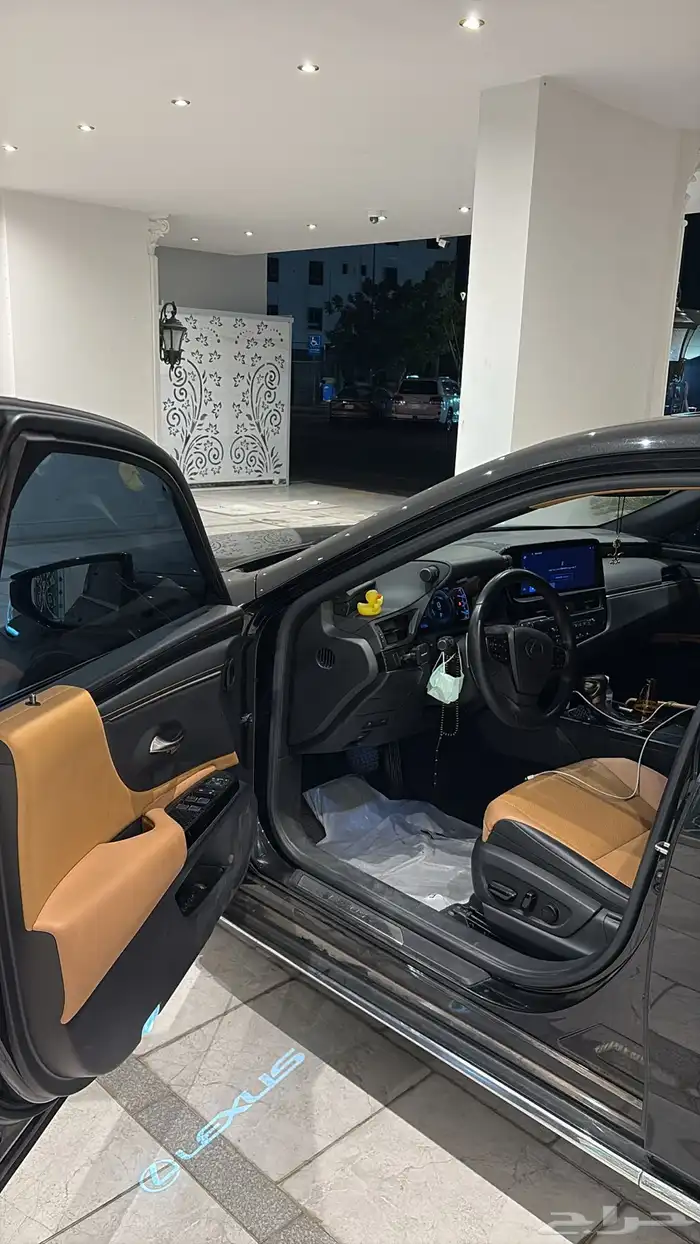 لكزس ES300 2024 هايبرد 5