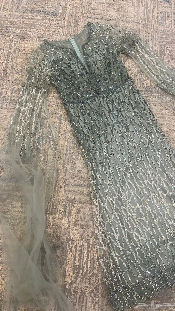 فستان جديد لم يلبس إلا مرتين فقط المقاس L الطول 158 0