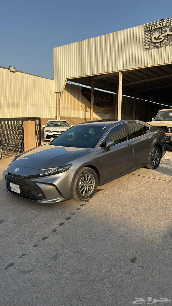 تويوتا كامري 2025 E بنزين سعودي عداد 20 الف اللون تيتانيوم 1