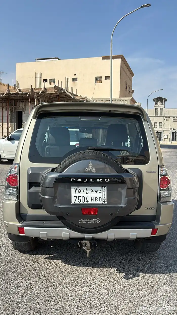 للبيع متسوبيشي باجيرو 10