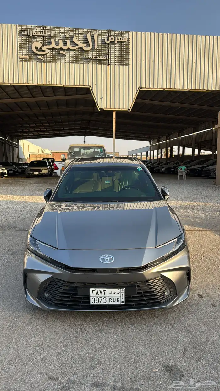 تويوتا كامري 2025 E بنزين سعودي عداد 20 الف اللون تيتانيوم 2