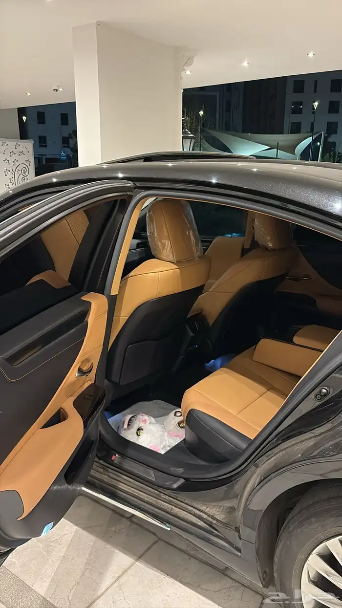 لكزس ES300 2024 هايبرد 8