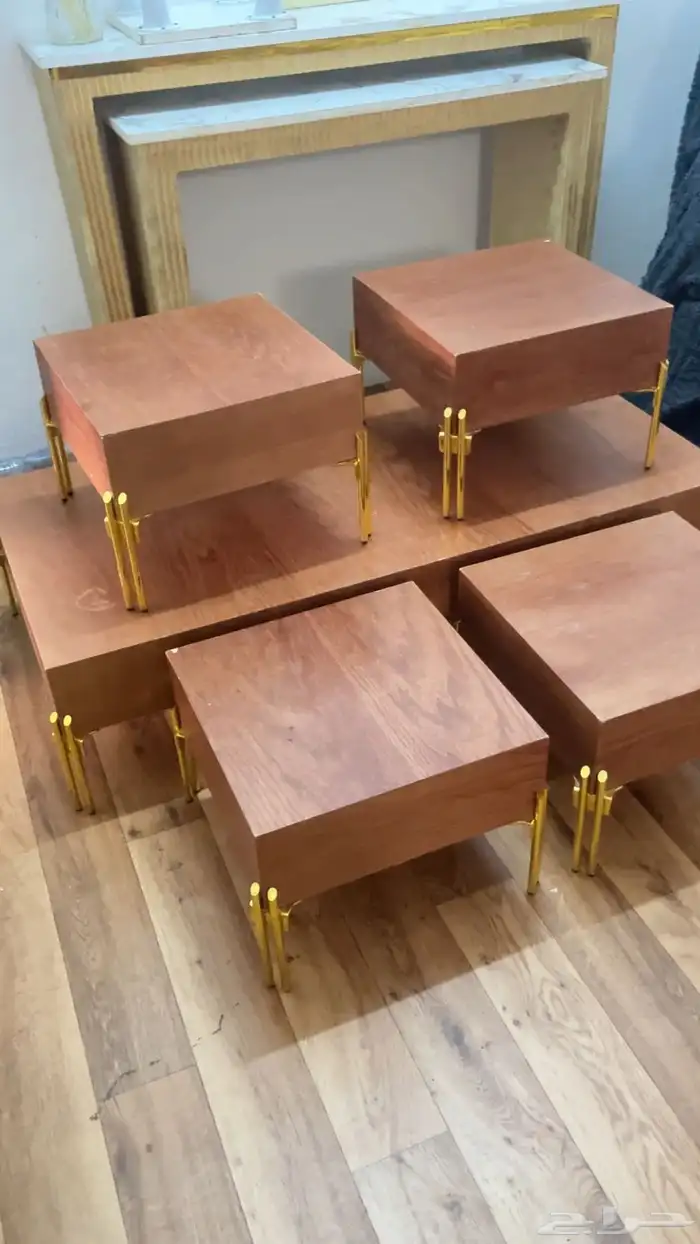 طاولة كبيره مع 4 طاولات خدمة 0